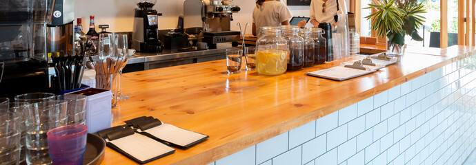 カフェの受け渡しカウンター