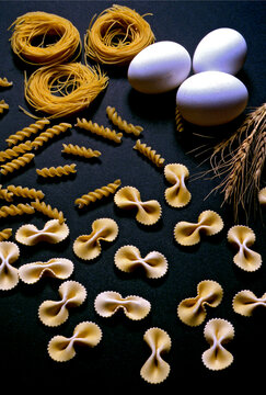 Macarr&atilde;o cru e ovos.
