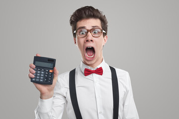 Furious businessman showing calculator with 0 number - obrazy, fototapety, plakaty