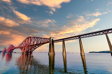 Naklejka premium bridge at sunset