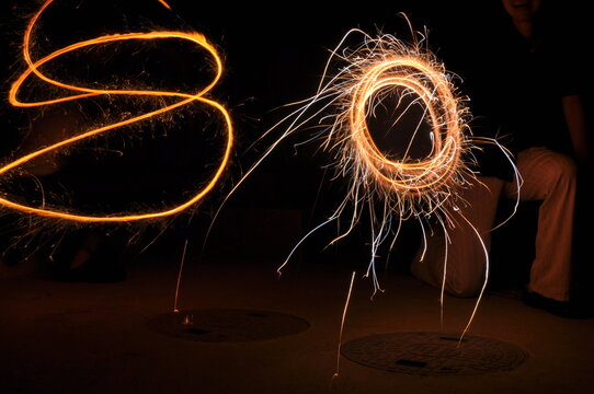 手持ち花火 の画像 1 426 件の Stock 写真 ベクターおよびビデオ Adobe Stock