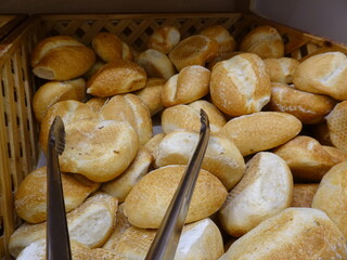 [Peru] a silver tongs and a lot of plain breads (Puno)