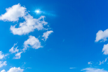 青空と雲と太陽フレアの背景素材_l_07
