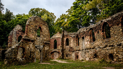 Fototapeta na wymiar ruins of the old castle of Ksiaz
