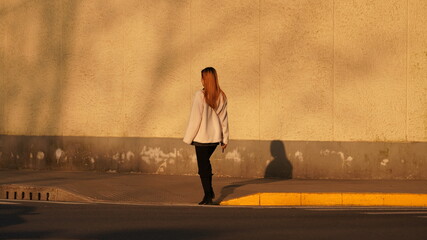 Naklejka premium The road view with the walking people and the warm sunlight in the city 