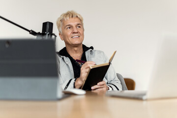 Live broadcast recording of the podcast show. A blogger on the radio communicates with listeners. A...
