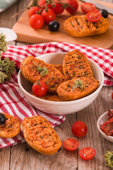 Toasted bread with tomato and oregano.