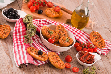 Toasted bread with tomato and oregano.