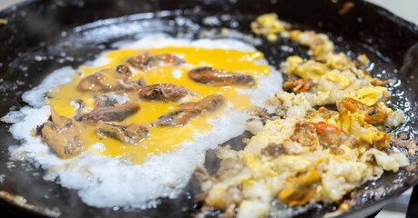 Thai Street Food Hoi Tod (Crispy Pan-Fried Mussels With Eggs)