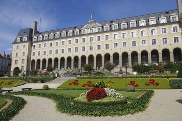 Obraz premium Le Palais St Georges et son jardin