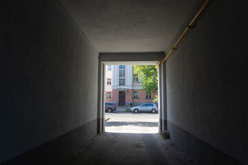 Passage arch with a passage to the street.