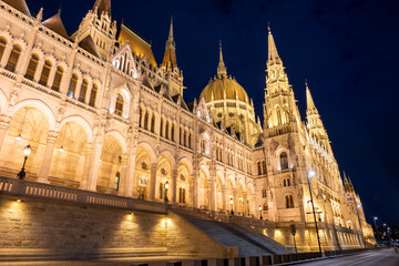 Fototapeta na wymiar famous building of hungarian parliament at night , Budapest , Hungary