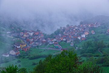 Pueblo en las nubes