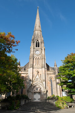 St Kessog's church in Callander, Scotland. Historic religious site. Autumnal trees. Sunny day. 19th century Gothic church.
