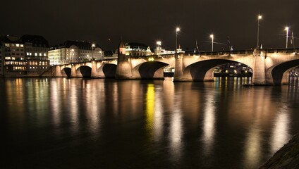 Fototapeta na wymiar Mittlere Brücke