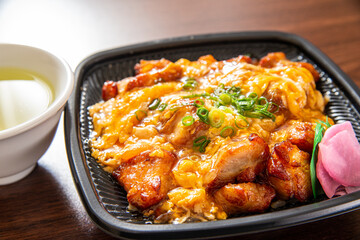 お弁当　鶏肉の卵あんかけ弁当