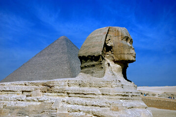 Esfinge nas Pirâmides de Gizé. Cairo. Egito. - obrazy, fototapety, plakaty