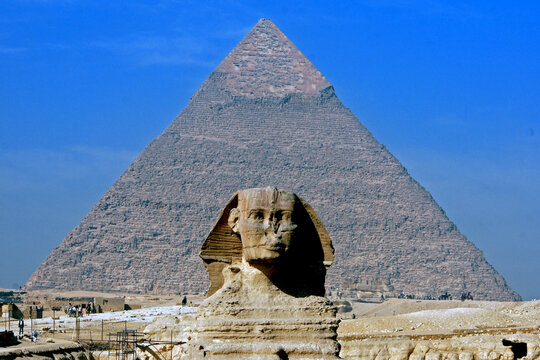 Esfinge nas Pir&acirc;mides de Giz&eacute;. Cairo. Egito.
