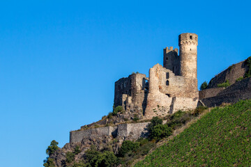 Obraz premium Ehrenfels Castle ruins on the upper middle Rhine River near Rüdesheim, Germany