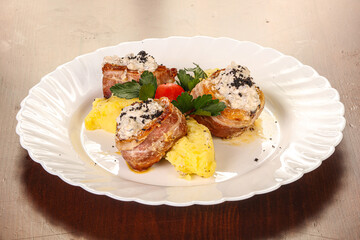 Baked pork medallions in bacon