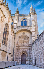 Fototapeta na wymiar Puerta de la pellejería en la catedral gótica de Burgos