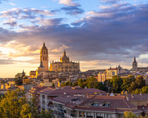 Fototapeta na wymiar Segovia city view and cathedral at sunset