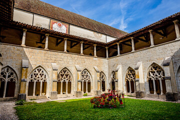Cloitre de l'Abbaye Notre-Dame d'Ambronay
