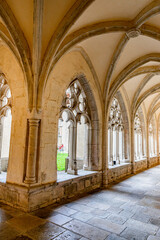 Fototapeta na wymiar Cloitre de l'Abbaye Notre-Dame d'Ambronay