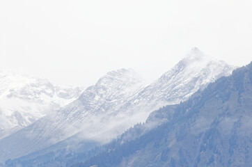Fototapeta na wymiar Sommets des Alpes Suisses