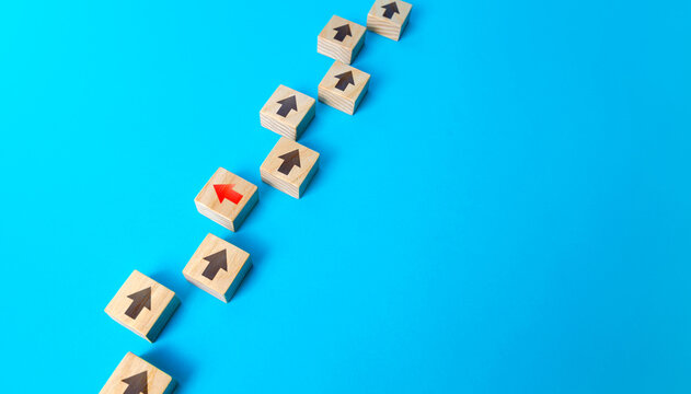 The arrow changes directions and leaves the chain. New strategies and solutions. Denial of conformism. Violation of integrity and order. Insecurity, breakdown, error. Treason and desertion. Discipline