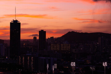 Fototapeta na wymiar Beautiful sky at sunset in Waikiki, Honolulu, Oahu, Hawaii