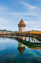 Luzern, Wasserturm, Kapellbrücke, Brücke, Holzbrücke, Vierwaldstättersee, Seeufer, Altstadt,...