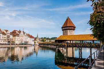 Luzern, Wasserturm, Kapellbrücke, Brücke, Holzbrücke, Vierwaldstättersee, Seeufer, Altstadt,...