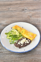 Tortilla Mexicana Con Fondo de Madera Vertical