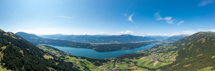Millstätter See in Kärnten. Panorama vom See im Drautal in Österreich.