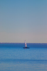 barco velero rio mar navegar