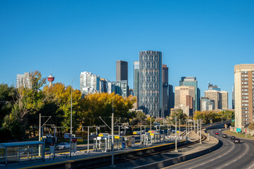 Fototapeta premium Calgary, Alberta - October 3, 3021: View towards fownton from Bridgeland sign in Calgary.