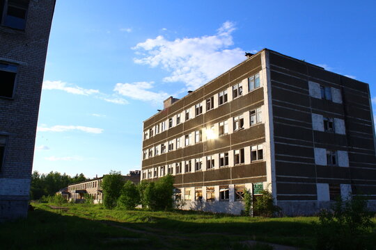 abandoned building in a vacant lot