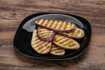 Grilled graffiti eggpant slices with oil