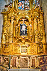 Fototapeta na wymiar Capilla a San Juan de Sahagún y las reliquias en la catedral de Burgos, España