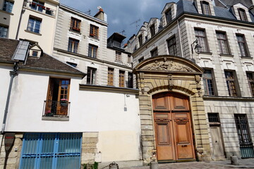 Naklejka premium Façade ancienne. Paris.