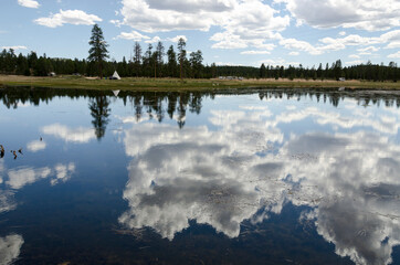 Obraz premium cloud on the water on a lake in Bryce Canyon National Park in united states