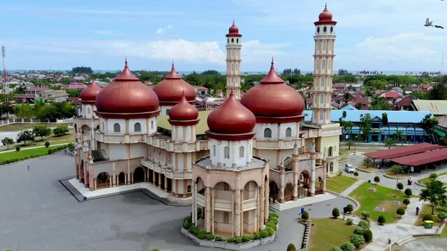 Aerial video of the Baitul Makmur Grand Mosque in West Aceh, front view with the drone moving closer to the mosque