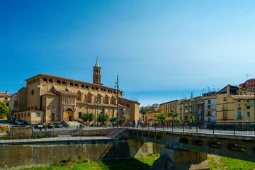Fototapeta premium Vista urbana de la ciudad de Barbastro, Huesca, Aragón.
