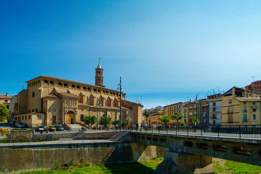 Vista urbana de la ciudad de Barbastro, Huesca, Arag&oacute;n.