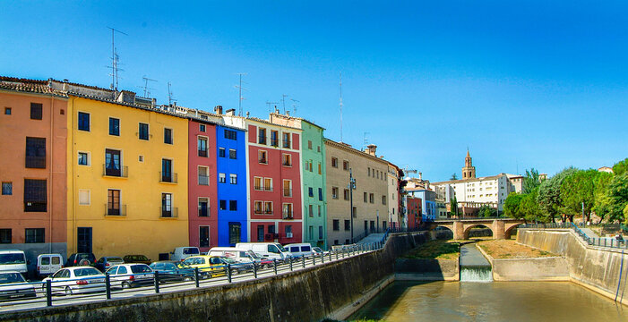 Vista urbana de la ciudad de Barbastro, Huesca, Arag&oacute;n.