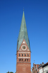 Fototapeta premium Turm der Nikolaikirche in Lüneburg
