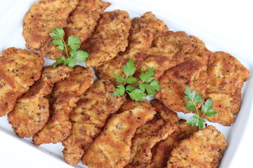 Schnitzel aus Sweinelende in Leinsamenpanat.