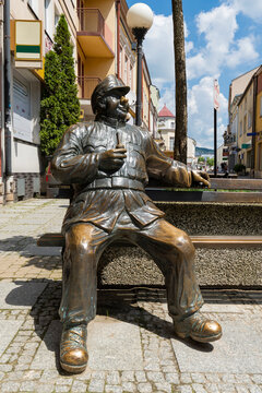 Sanok, Polska &ndash; June 12, 2021. Ławeczka z figurą wojaka Szwejka w Sanoku