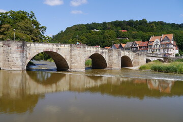Fototapeta na wymiar Alte Weserbrücke in Hann. Münden